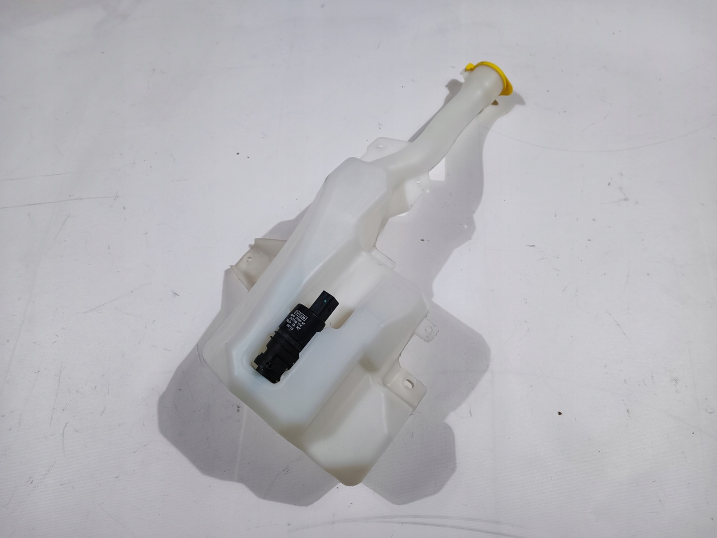 washer fluid tank Ford Mustang VI 2015