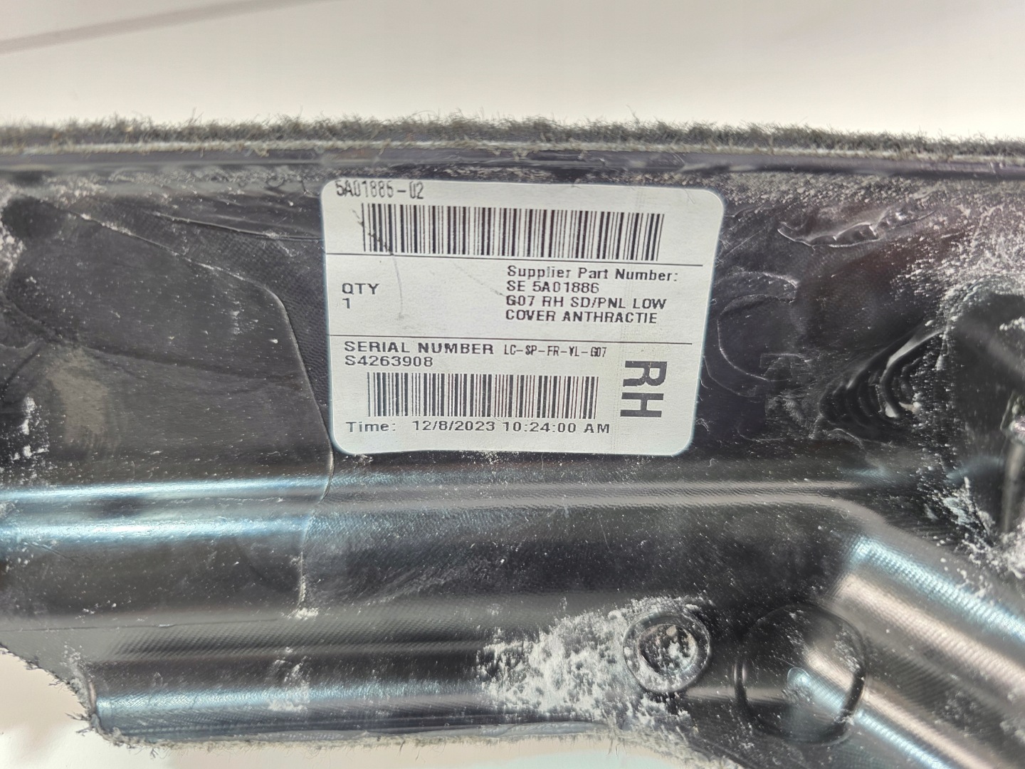 upholstery boot right lower BMW X7 G07 LCI 5A01886