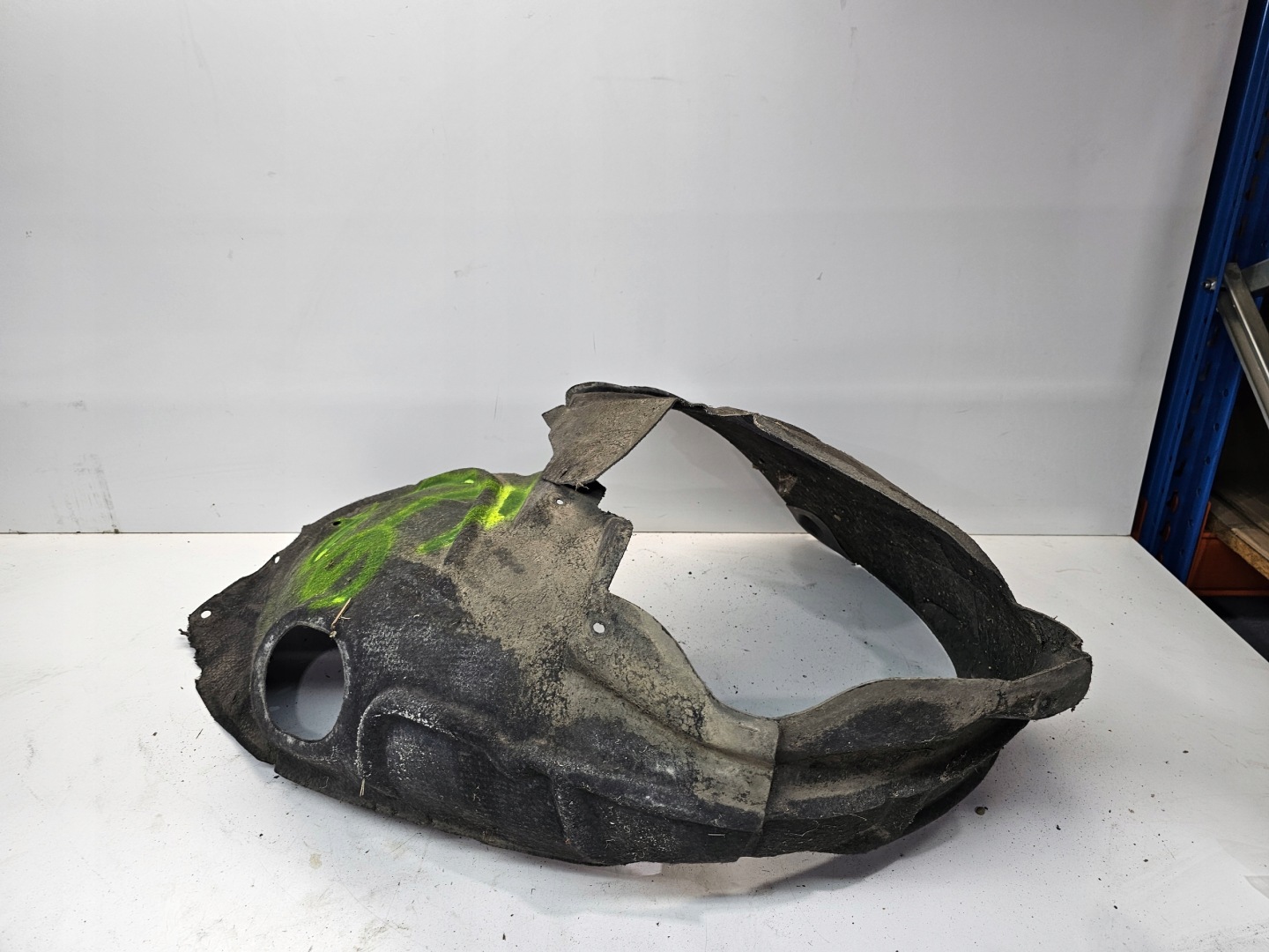 mudguard left front AUDI A6 C6 LIFT MATERIALOWE