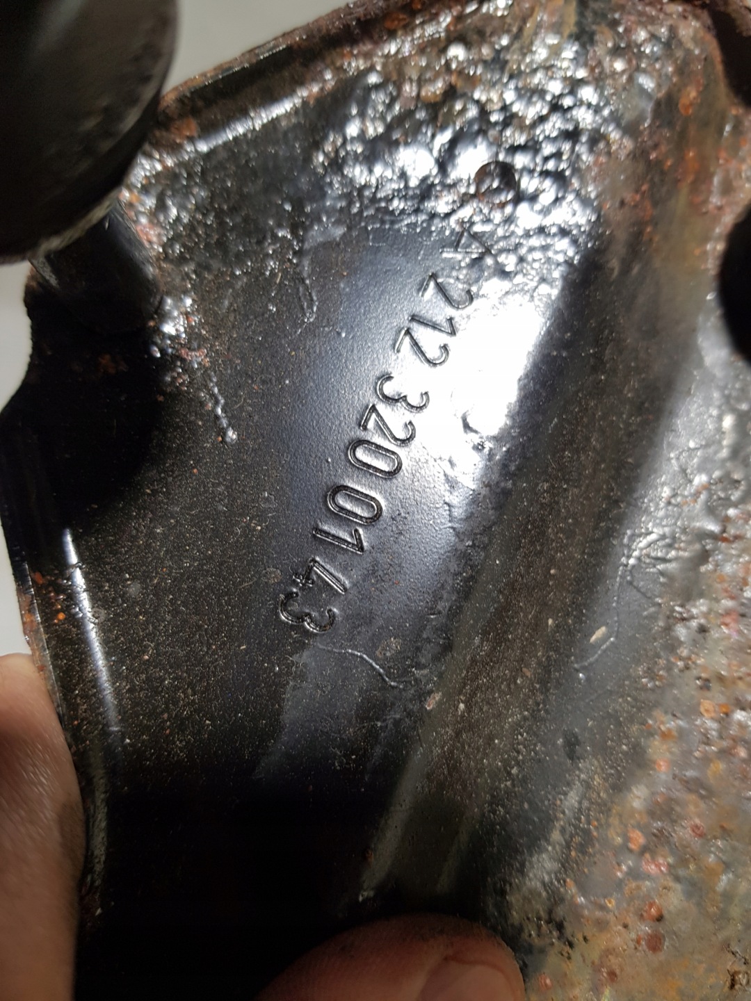 MERCEDES W212 bracket KOMPRESORA springing