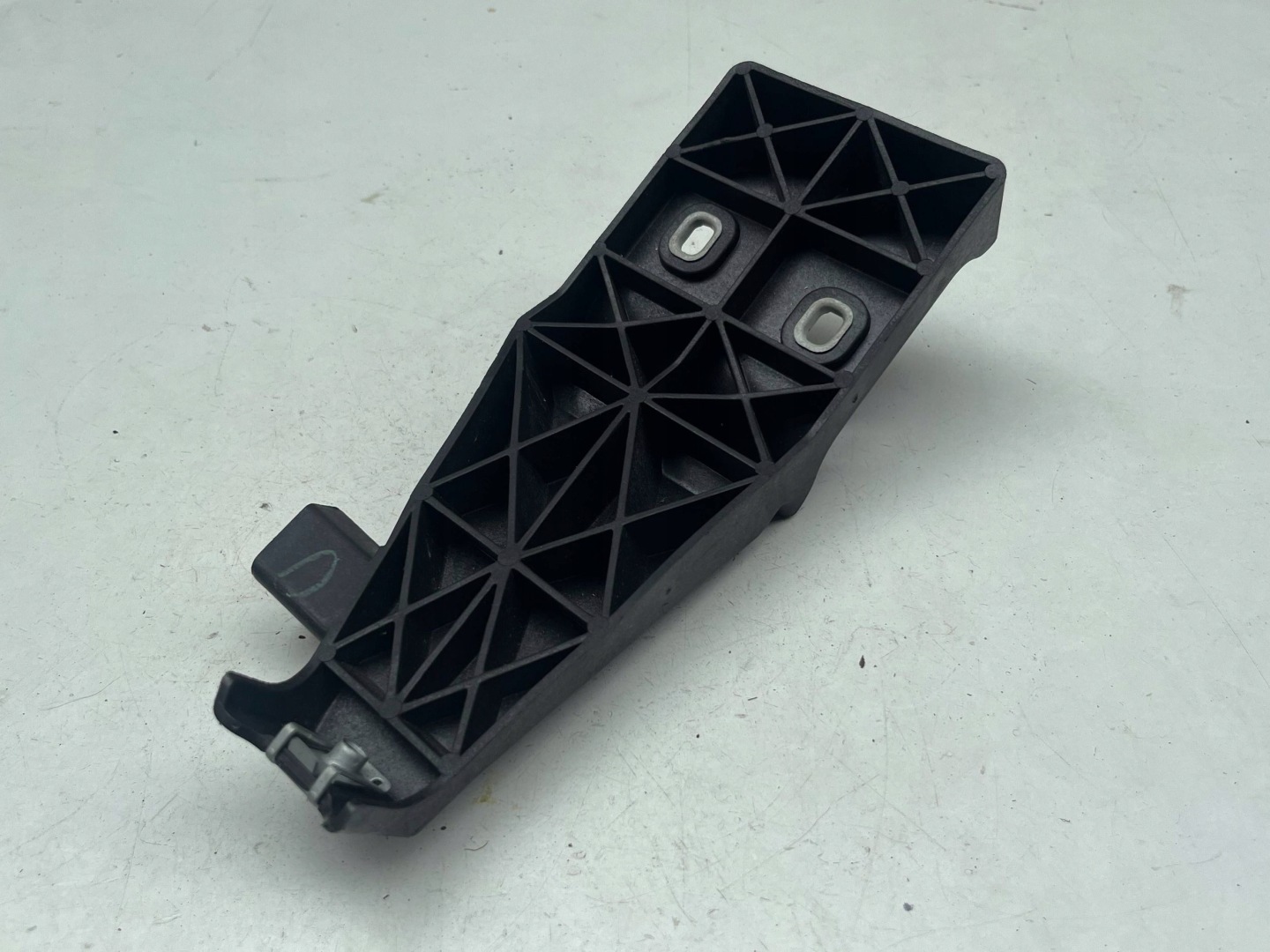 holder bumper bracket right rear part MERCEDES W166 1668804600 !J