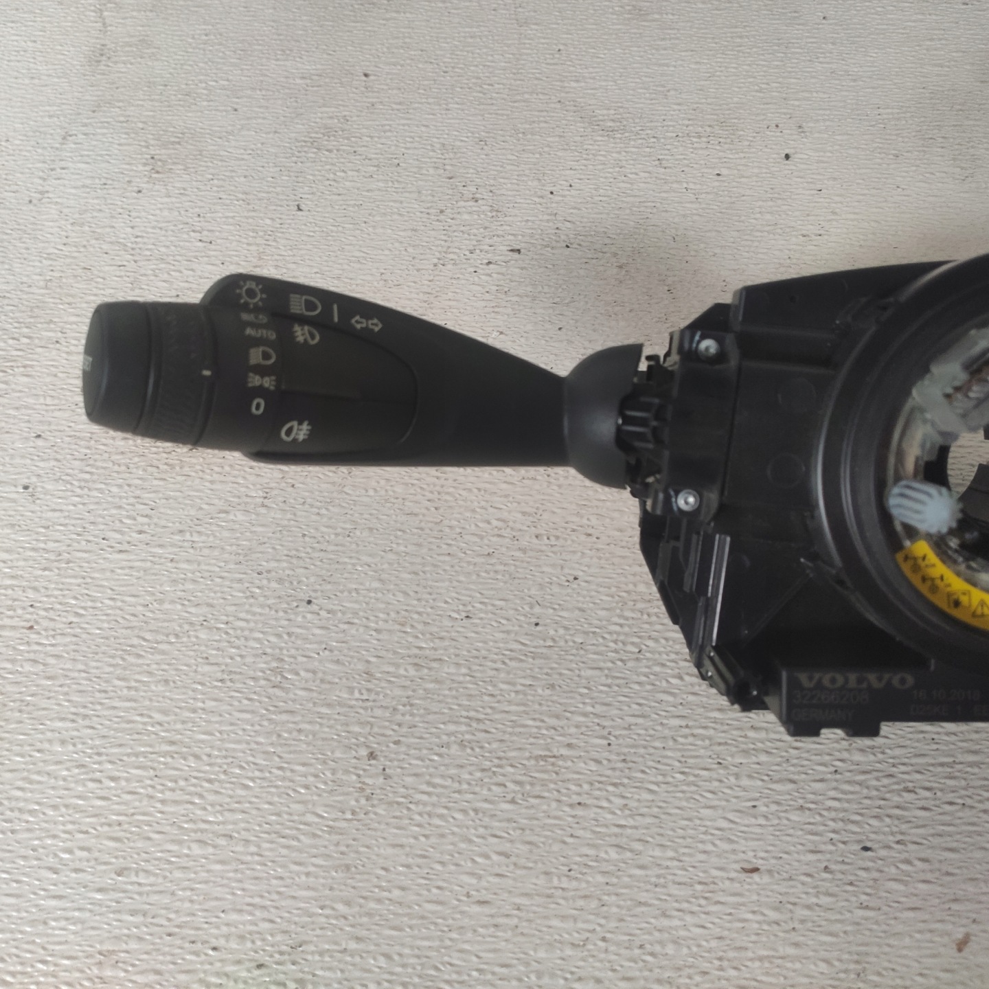 VOLVO XC40 2018 steering wheel levers and controls ring 32266208