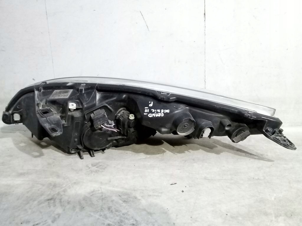 Renault Grand Scenic III 3 light right front front 89903289