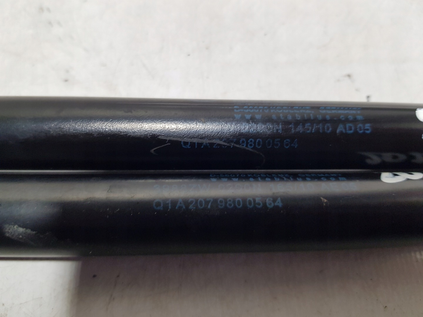 MERCEDES W207 SILOWNIKI bonnets KOMPLET 2079800564