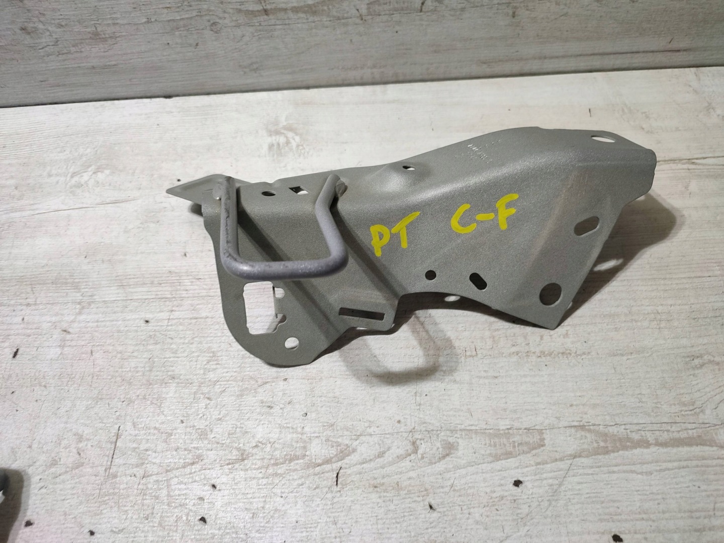 Opel Corsa F 2020 rear part side right holder kanapy