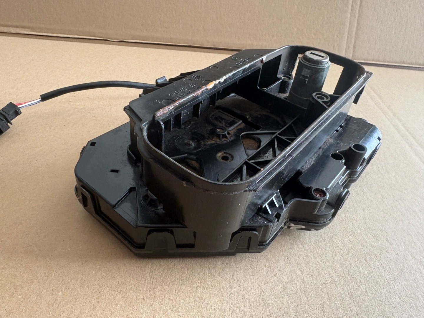 VW T5 lock bonnet boot 7H0827526
