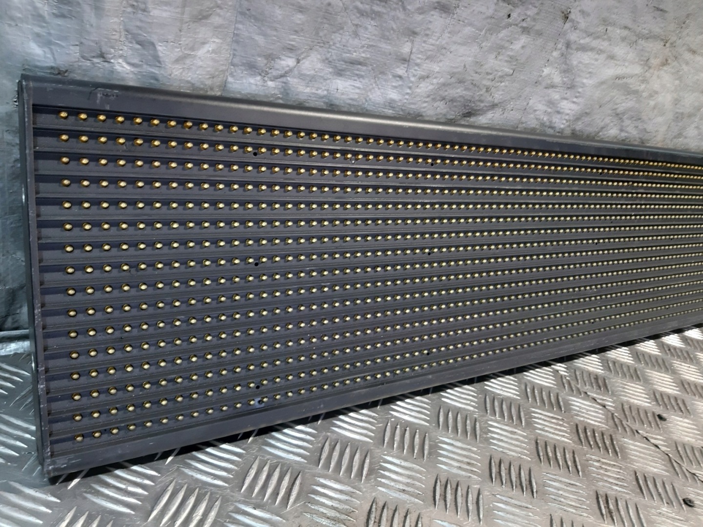 display AESYS HG 4/10.120x16/1 YW SLIM2 EVOBUS