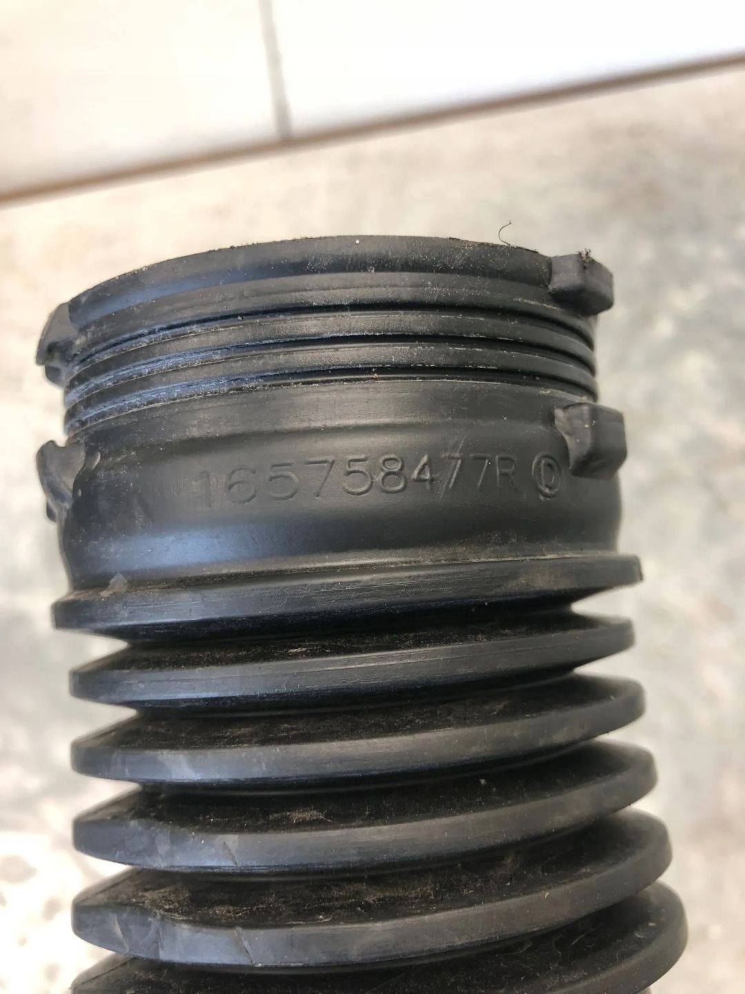 pipe air hose DACIA DOKKER 165758477R