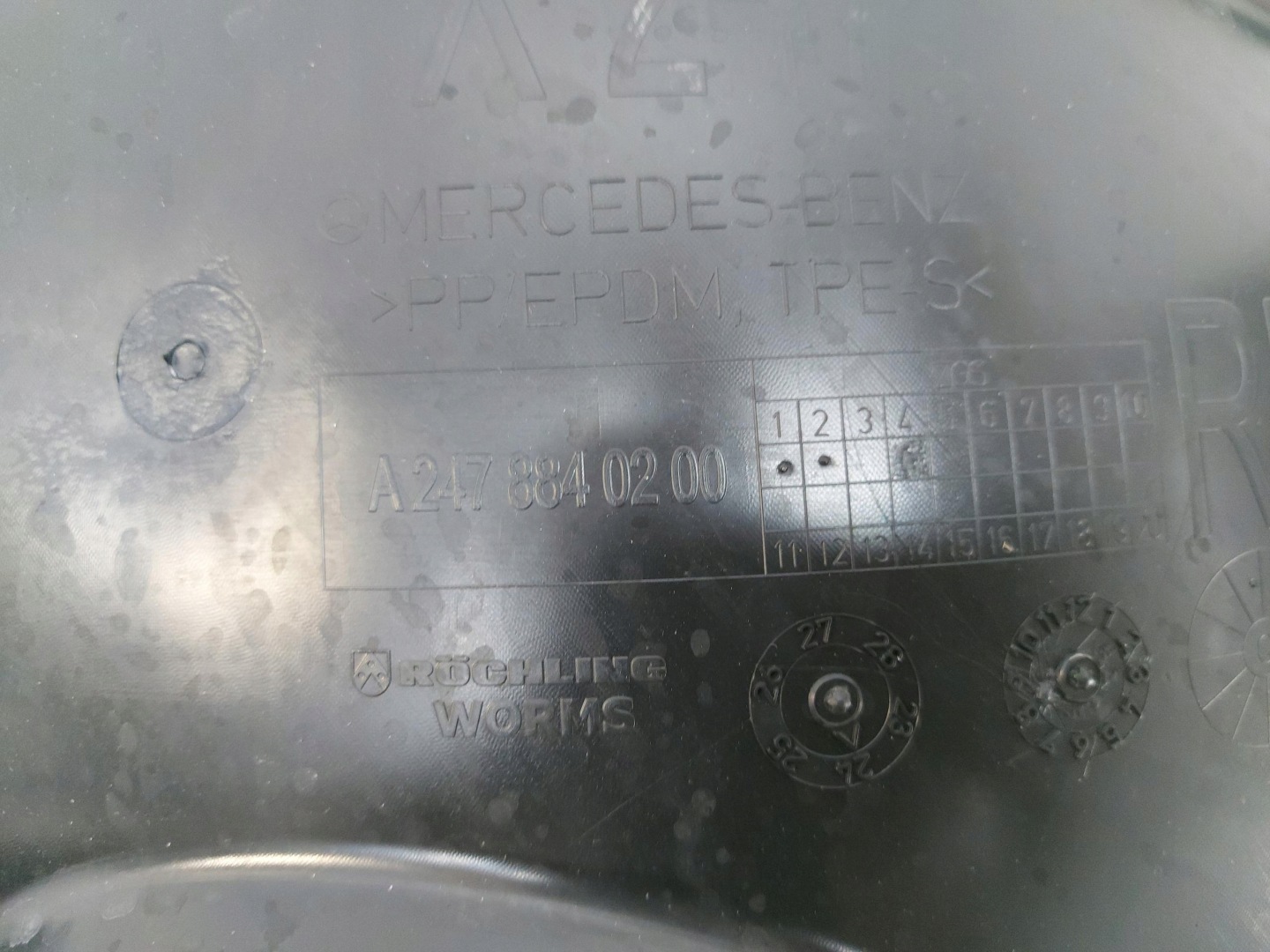 Mercedes GLA 250e LIFT II H247 mudguard right front A2478840200