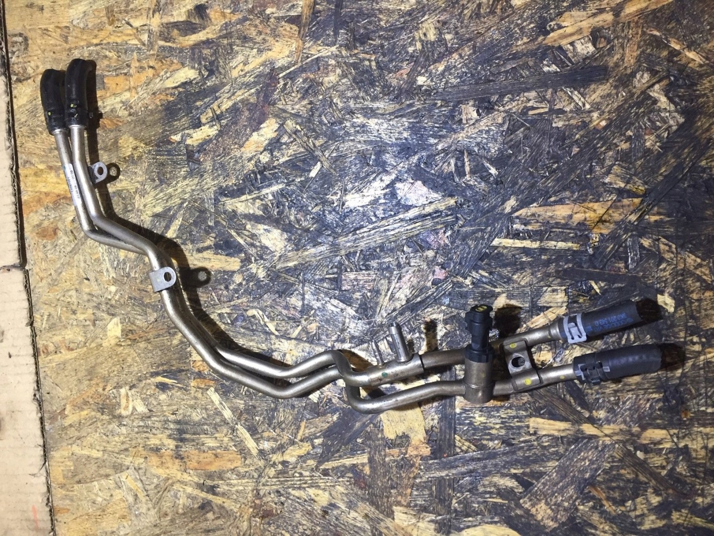 AUDI A4 B8 2.0 TDI fuel hoses 03L201360E
