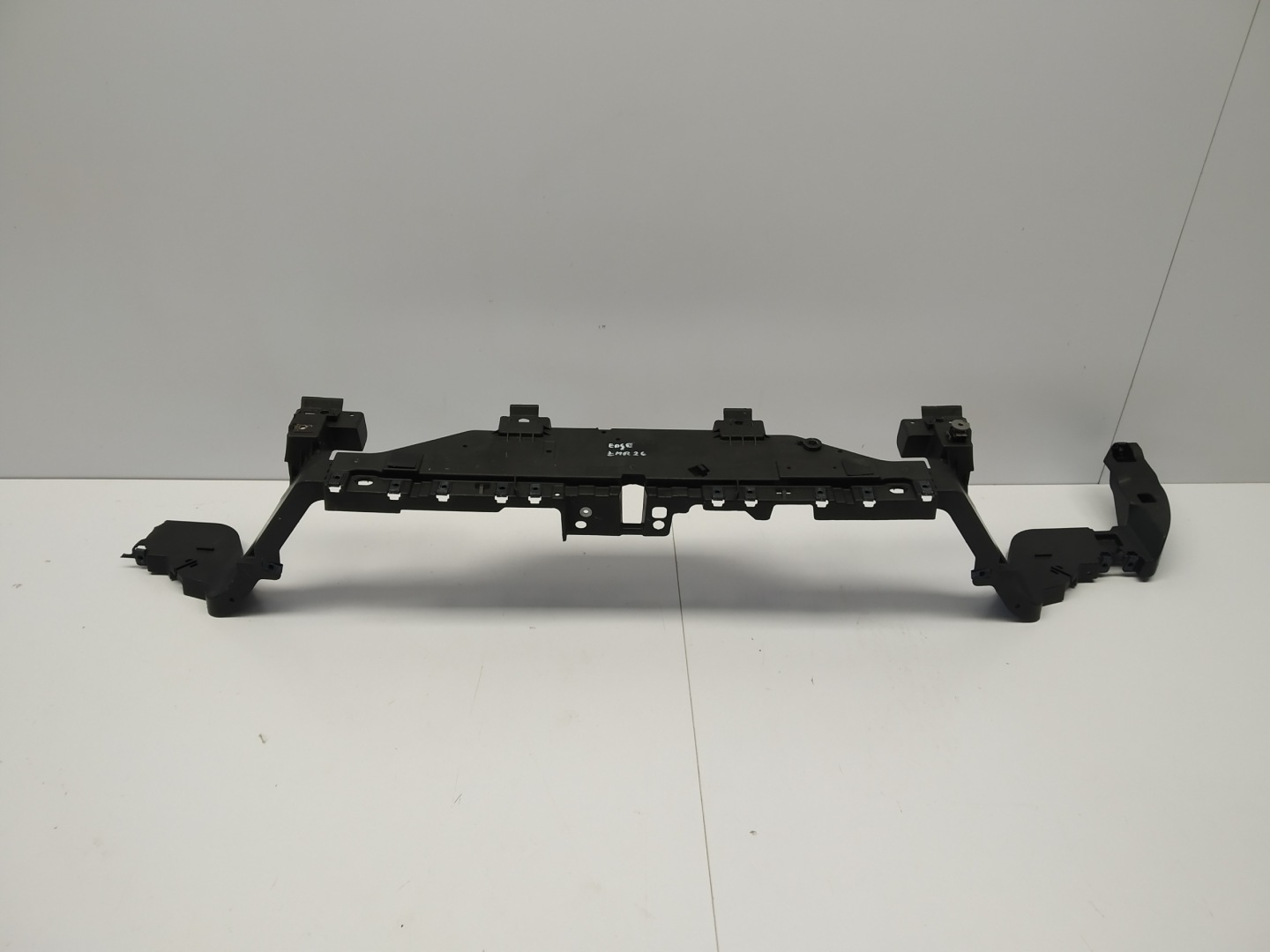 14r- 18r Ford Edge II Mk2 bar, wall front damaged GT4BR16E166AH