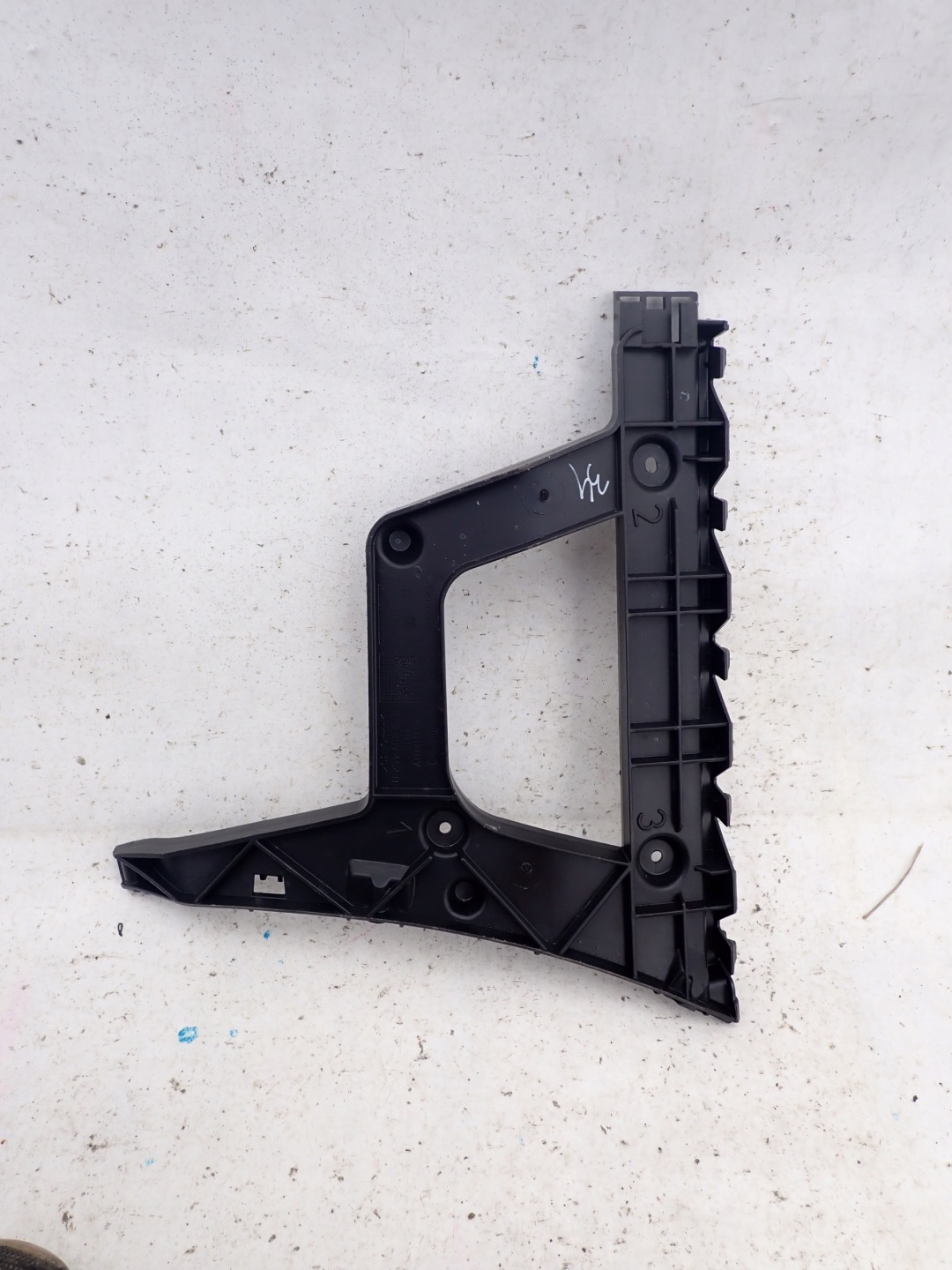 AUDI A4 B8 KOMBI bumper bracket right rear part