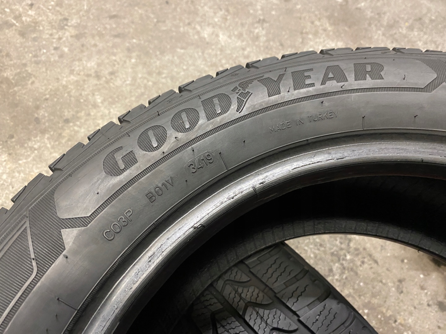 2 tyres winter 215/60R17C Goodyear UltraGrip Cargo 8mm