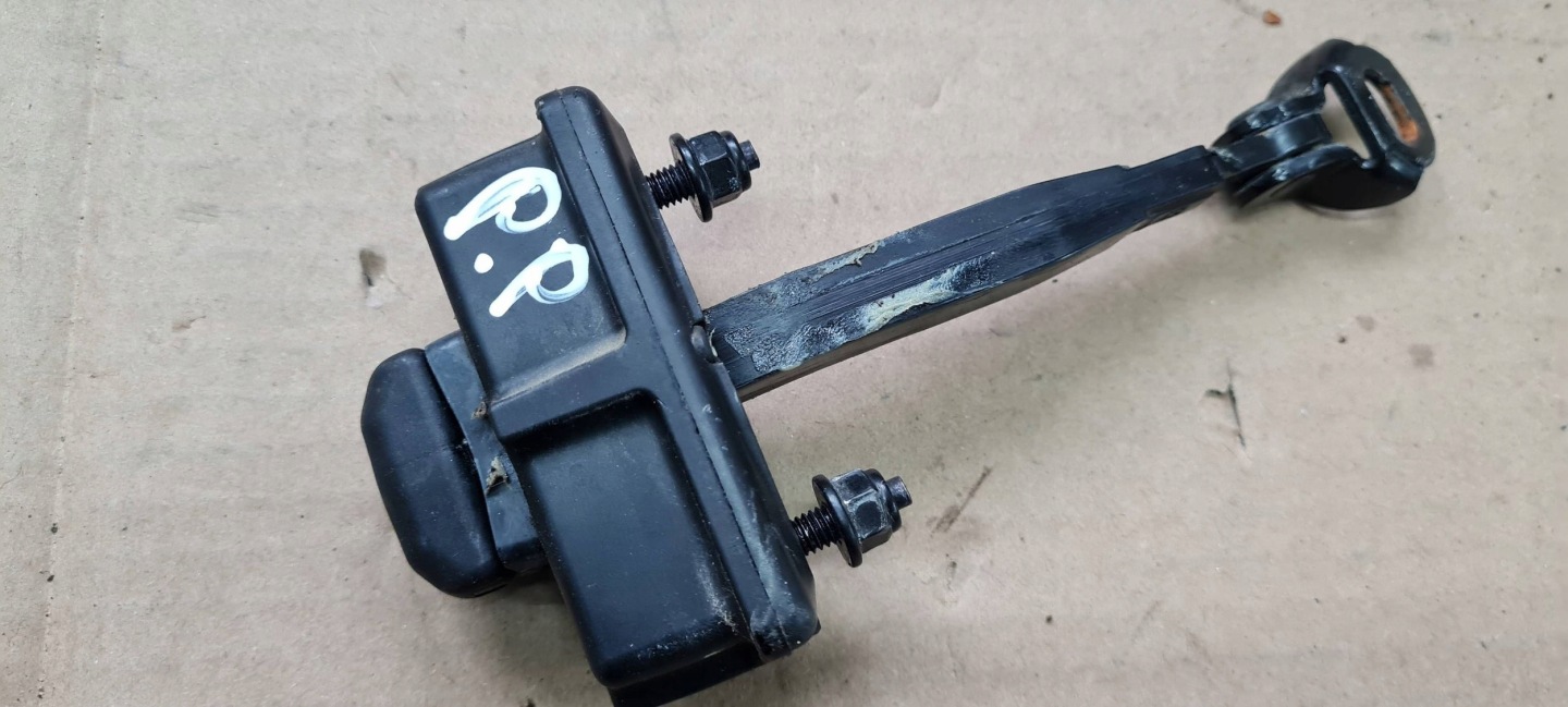 Maserati Quattroporte VI limiter door front front