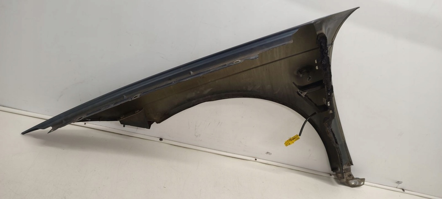 fender right front front Citroen C6 EZWD sedan