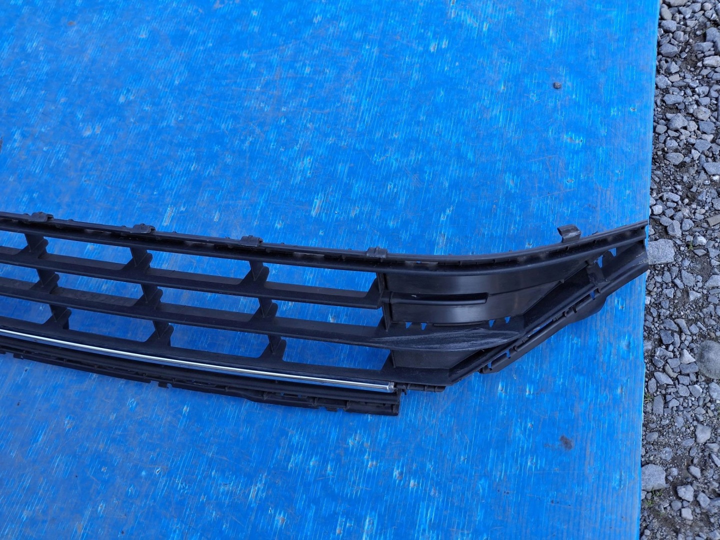 Lüftungsgitter der Stoßstange vorne mitte VW GOLF VII LIFT 2016R->
