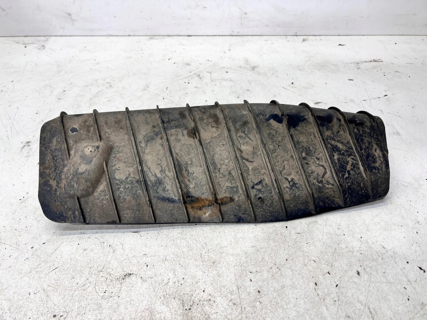 Blende Abdeckung untere des Querlenkers rechts heck AUDI Q7 4M 4M0505416B