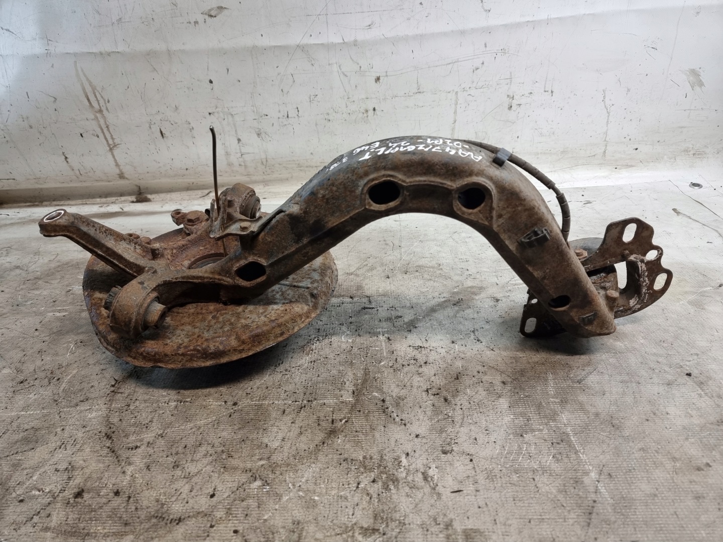 Moyeu support broche Axe moyeu Gauche Arrière BMW E46 Berline 318i 00r
