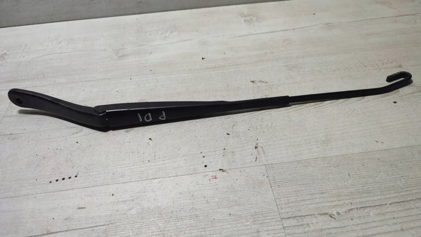 Dacia Duster and 16r 1.6b right side wiper arm