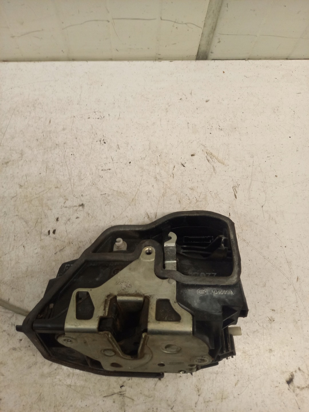 lock door left front BMW E87 5 PIN
