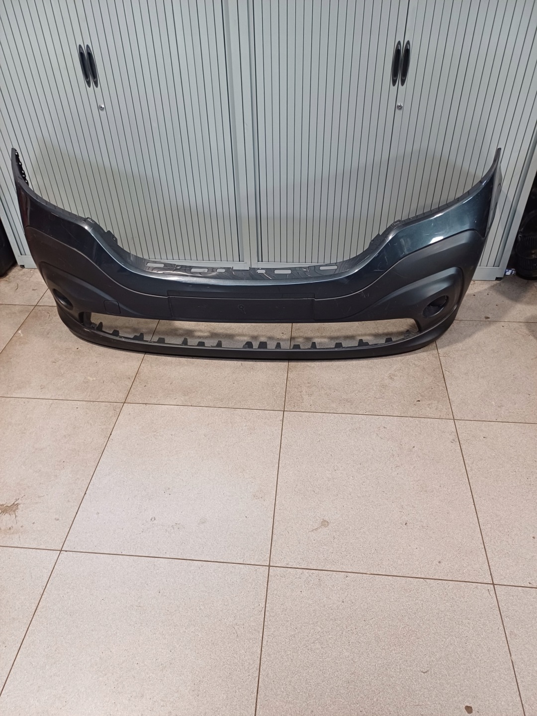 nárazník predok predný RENAULT TRAFIC 3 III 620223380R