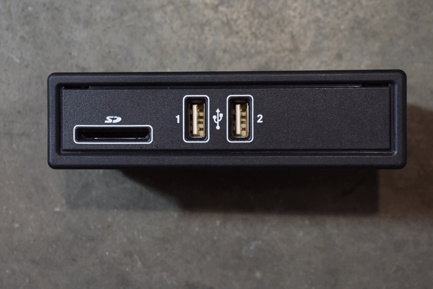 IDEALNY PANEL card reader SD 2x USB MERCEDES X290 W213 1