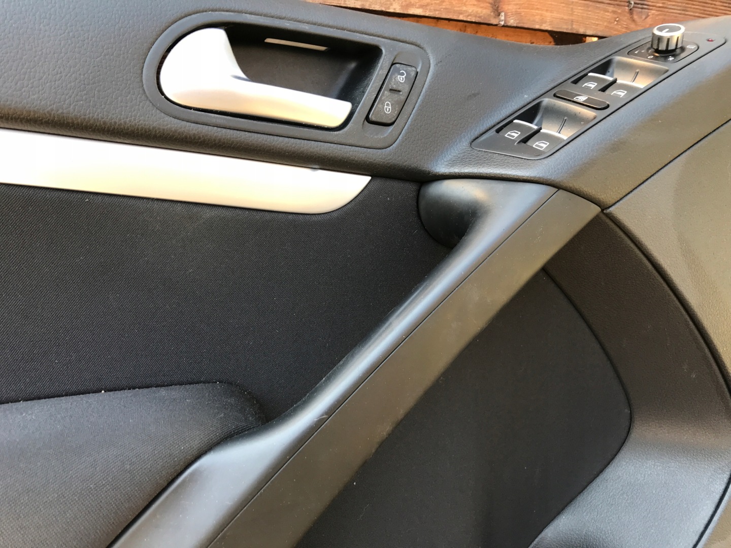 side door left front VW TIGUAN 5N0867011