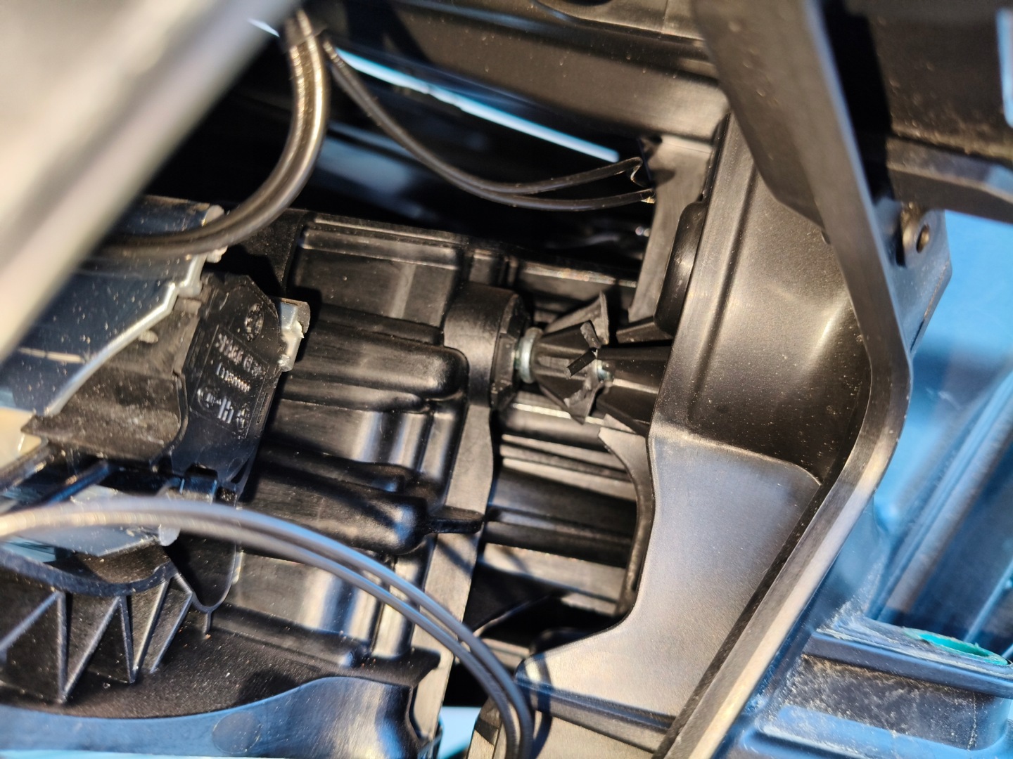 light right REFLEKTOR OPEL VIVARO C ZAFIRA D 19- XENON