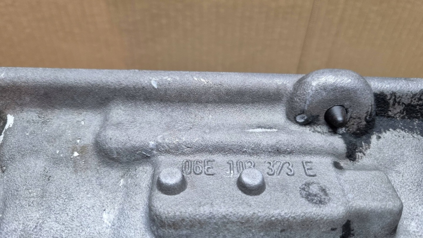 hlava vačky levá 06E103373E AUDI A6 C6 3.2 FSI AUK