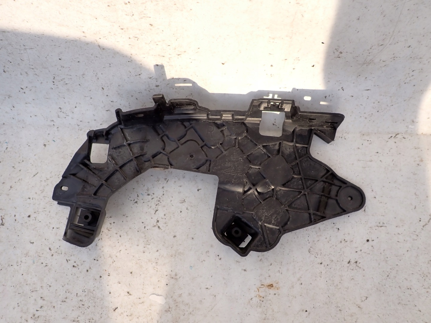 MERCEDES E-KLASA W212 bumper bracket right rear part