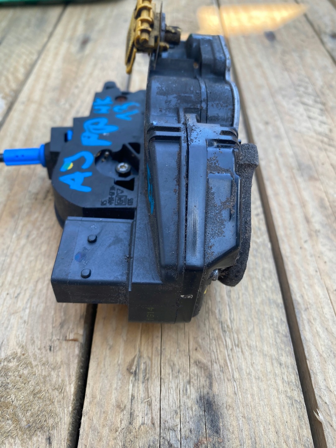 lock door right front opel astra j 6 pin