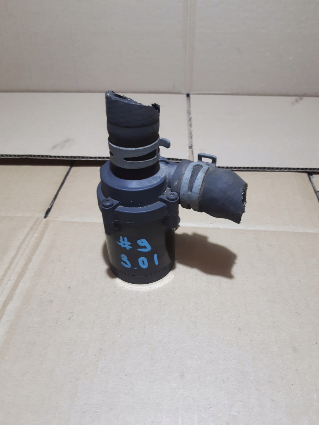 AUDI A4 B8 A5 8T dodatková pumpa pumpa vody 06H965561