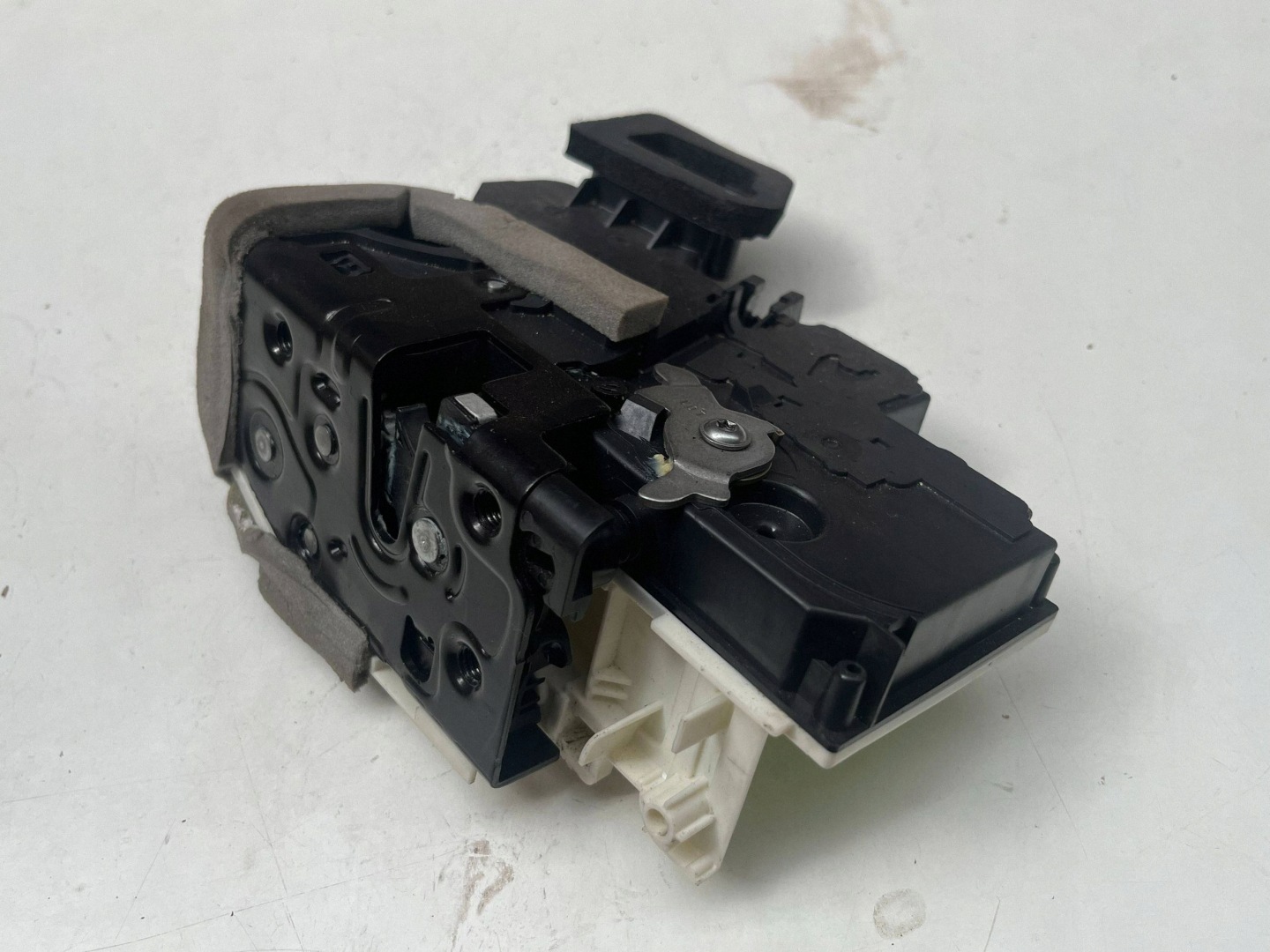 AUDI A6 C8 lock door left rear part 4K0839015P @M
