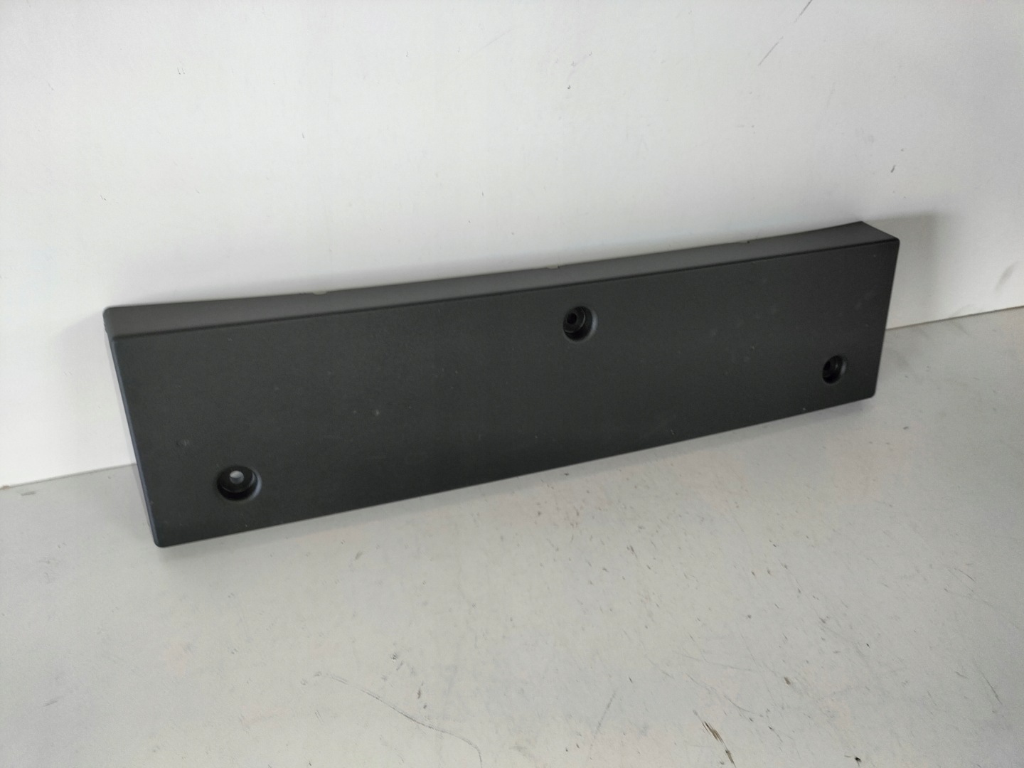 pad below tablice registration front KIA NIRO II 22