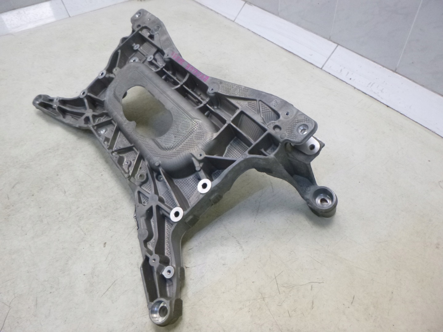 LAND RANGE ROVER EVOQUE subframe axle beam K8D2-5C145 OEM