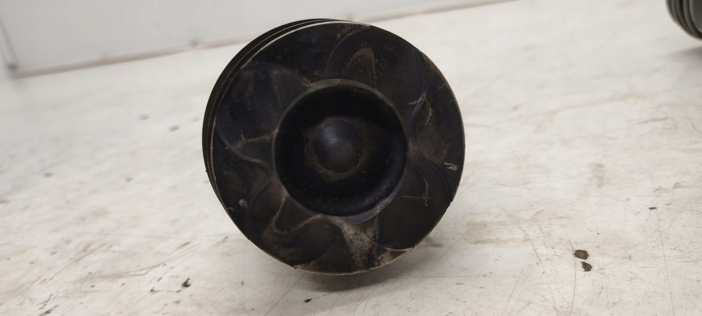 piston connecting rod Volvo V70 2,0D D5204T