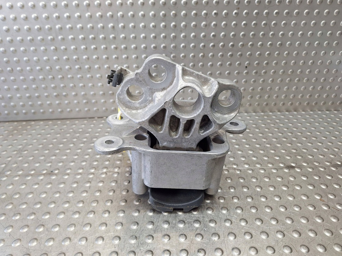 holder engine mount K8D2-7M121-AE RANGE ROVER EVOQUE L551