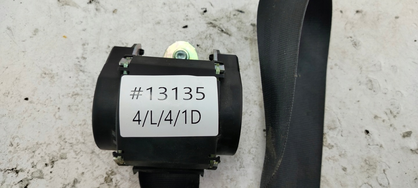 AUDI A4 B8 Gurten Sicherheits rechts links heck 8K0857805P