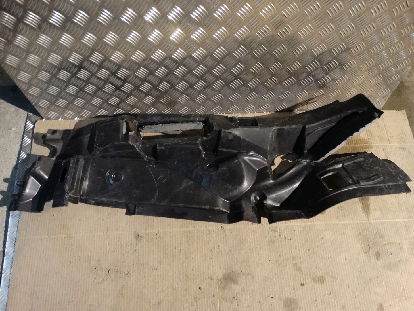 IDEALNE hangszigetelő hátsó MERCEDES W223 1