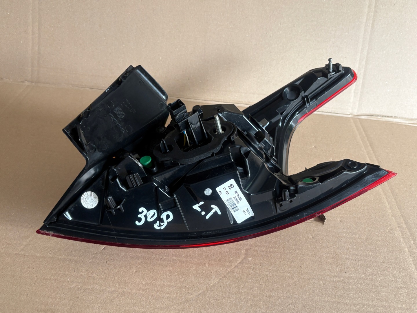 PEUGEOT 308 II light front left 9677817680