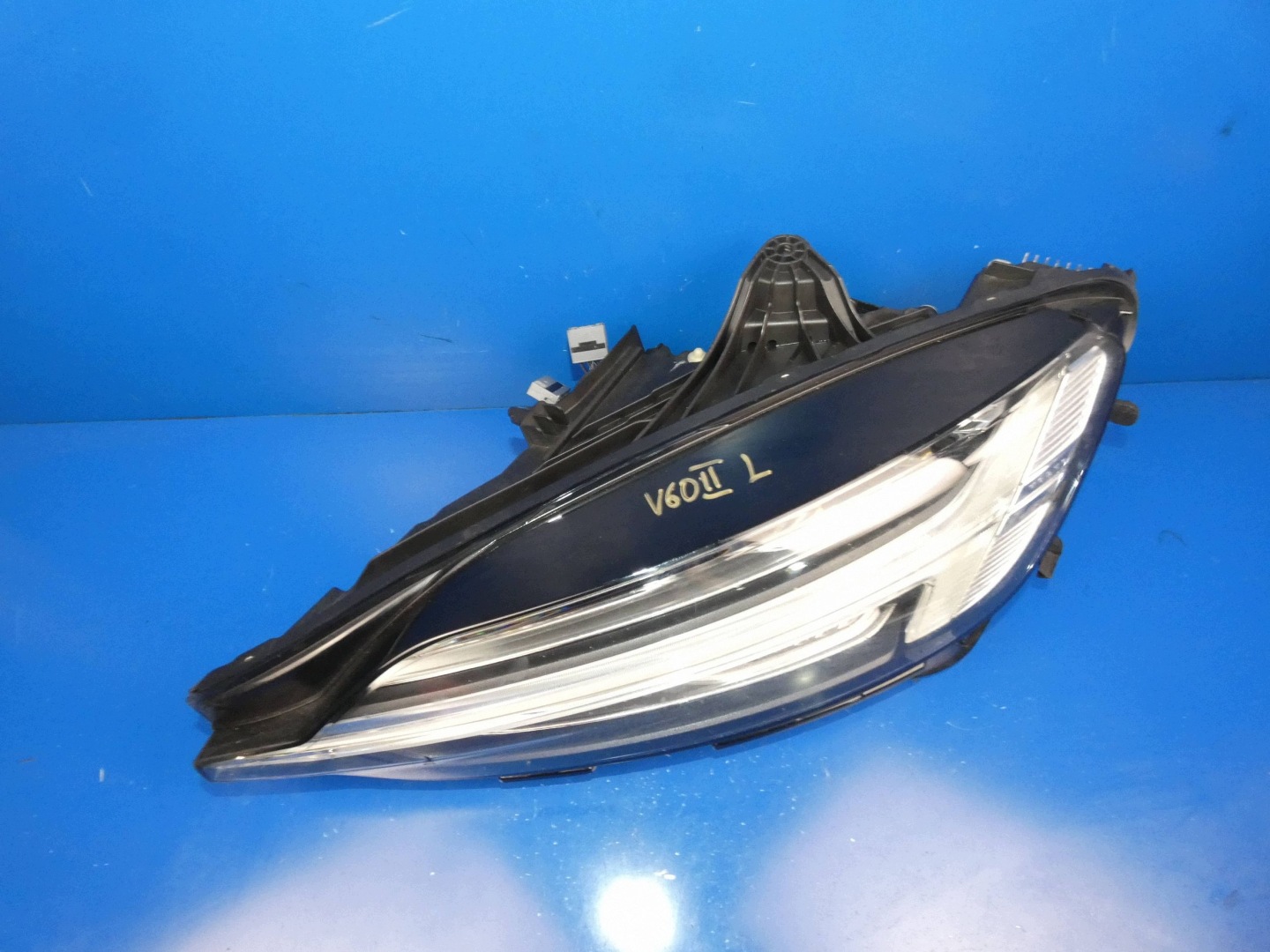 VOLVO V60 II S60 III light left front front - STAN as for FOTO - ANGLIK