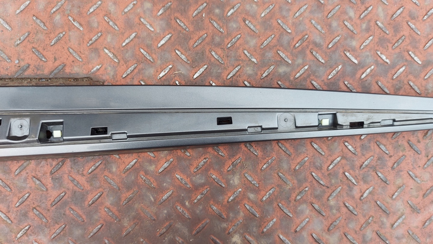 moulding door right right front TOYOTA YARIS III 17