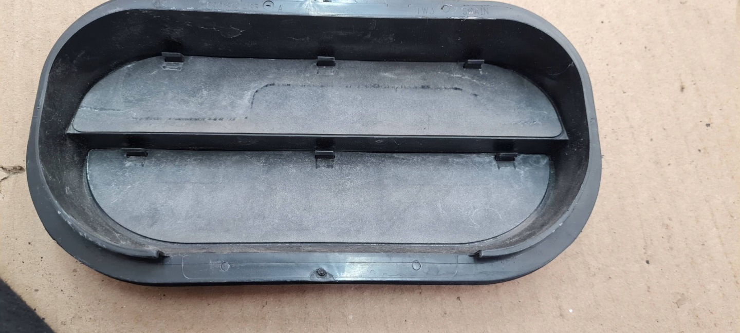 A4 B9 8W grid WENTYLACYJNA boot rear part 6R0819465A A5 8W