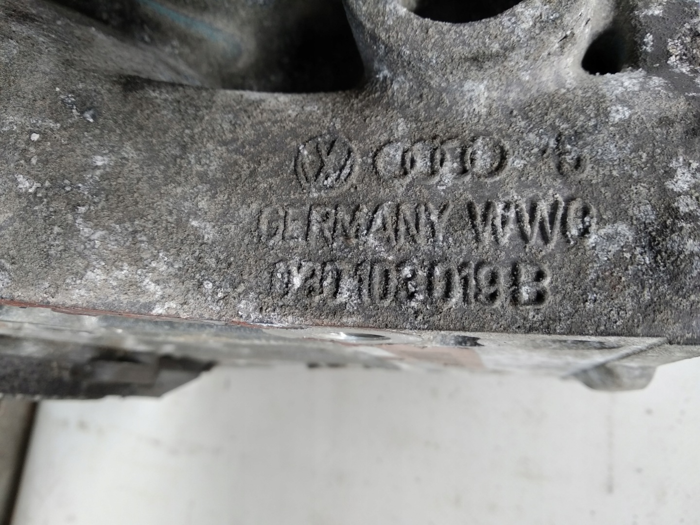 Dol of the engine blok crank AKQ 1,4 16V VW Golf 4 IV