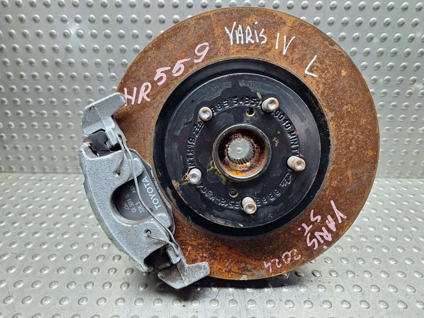 swing left front TOYOTA YARIS IV 20-26 FS59L