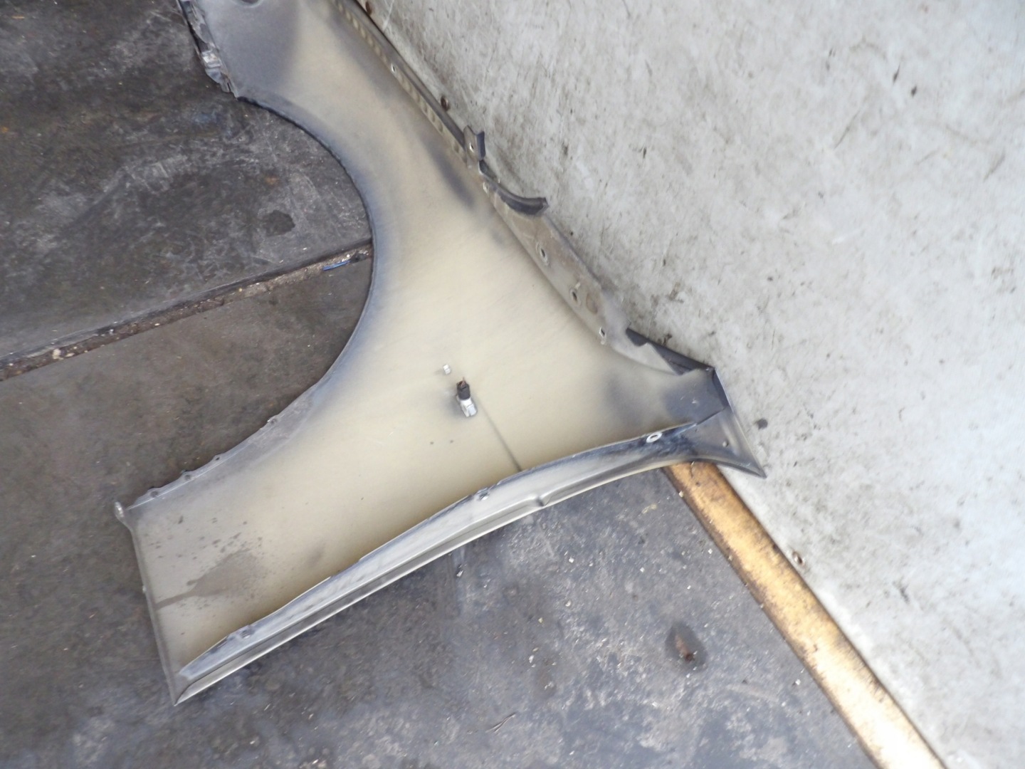 BMW 7 E65 fender right front lak. 475/9