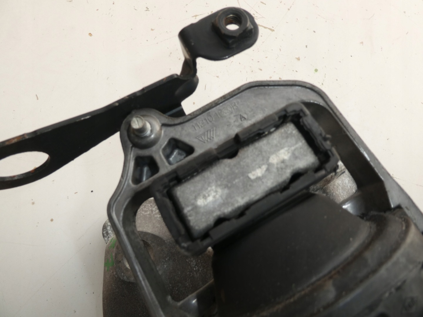 holder engine mount TRAFIC III VIVARO B 112101360R