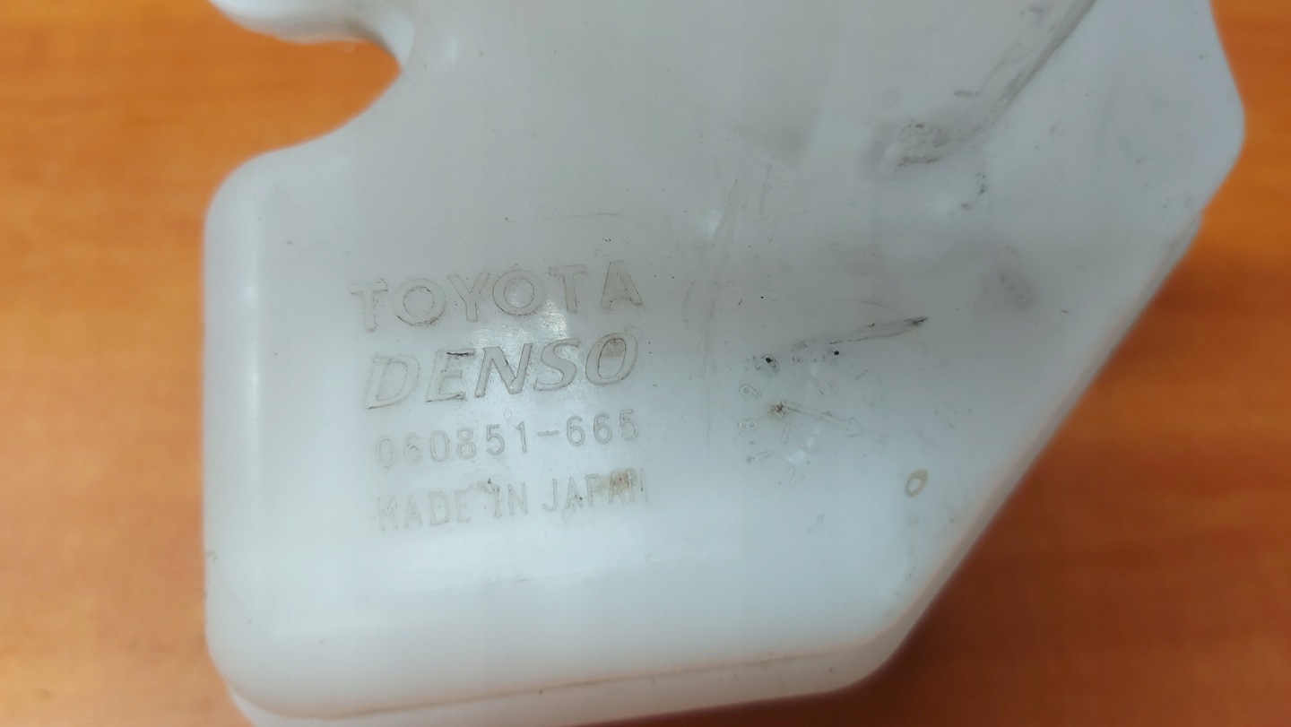 washer fluid tank TOYOTA RAV4 V 18