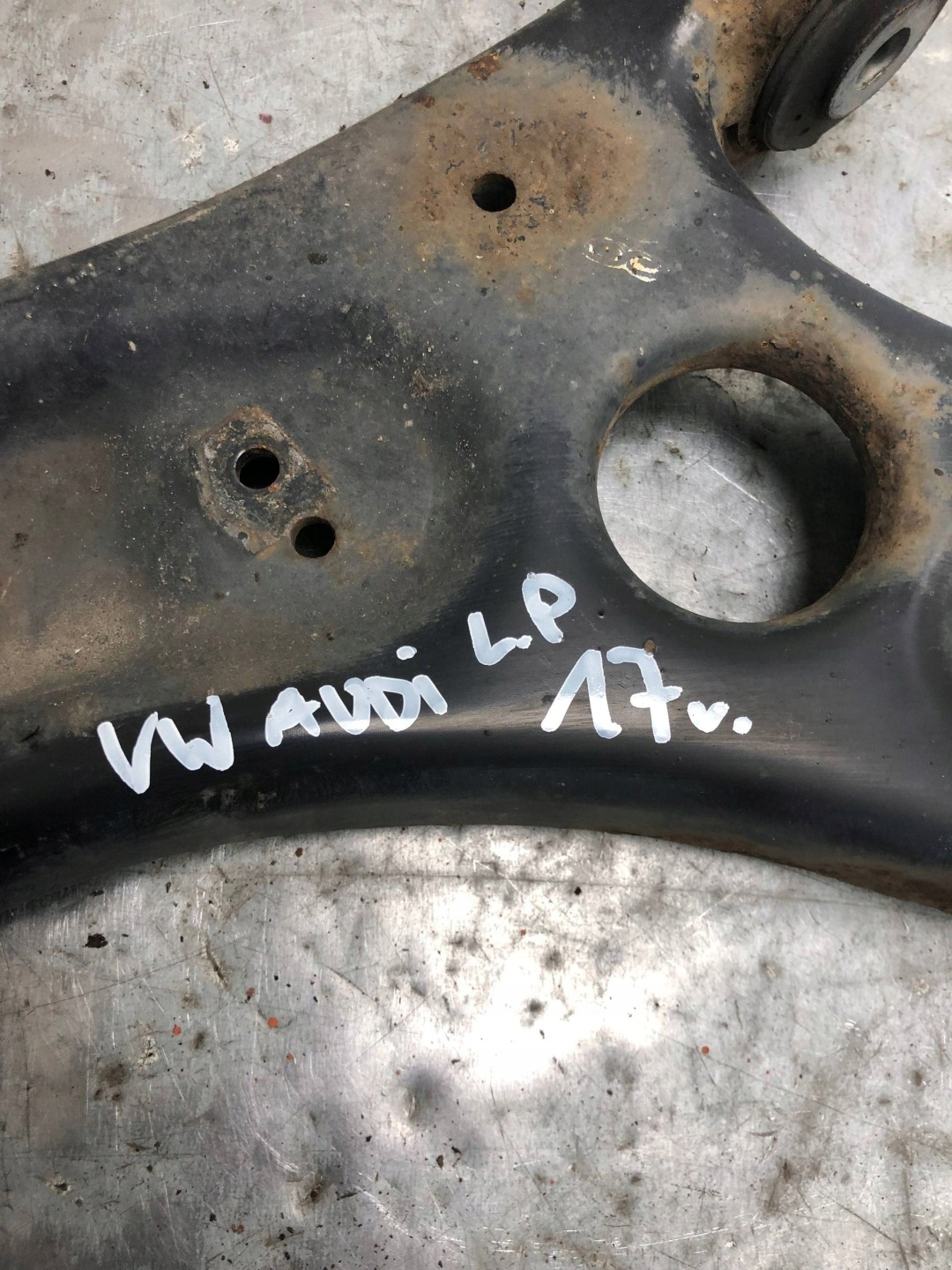 arm left front VW AUDI 1K0407165C