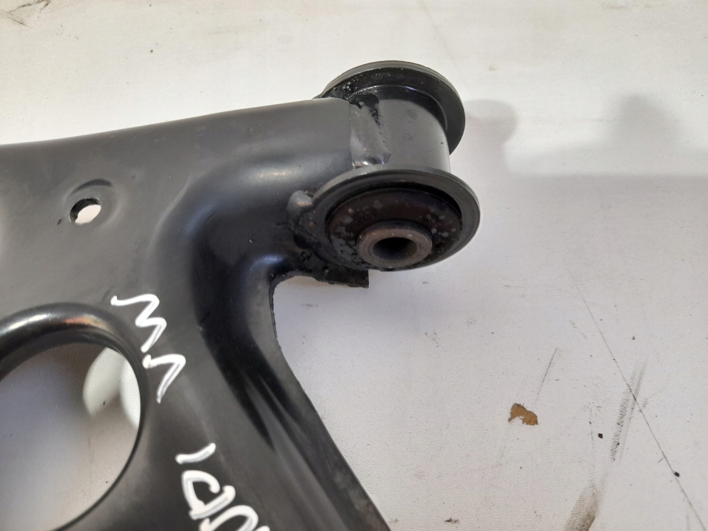 VOLKSWAGEN POLO arm front left 2Q0407151D (Q37)